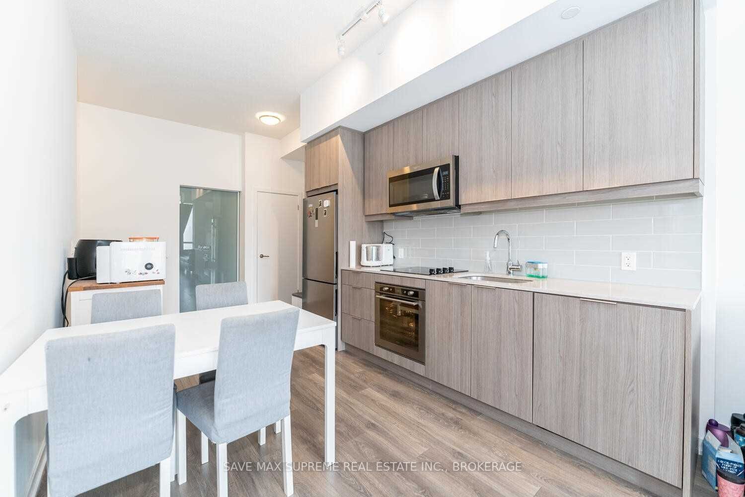 32 Forest Manor Rd, #209