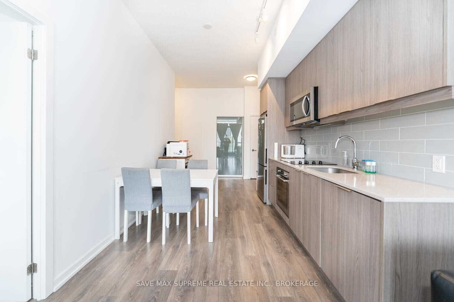 32 Forest Manor Rd, #209