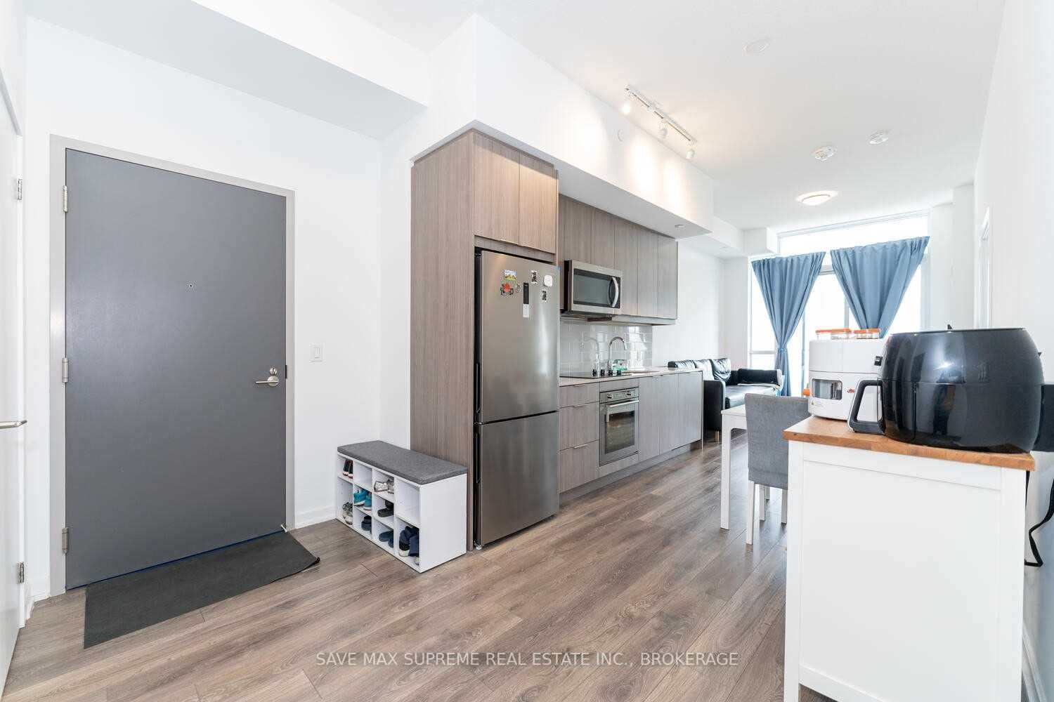 32 Forest Manor Rd, #209