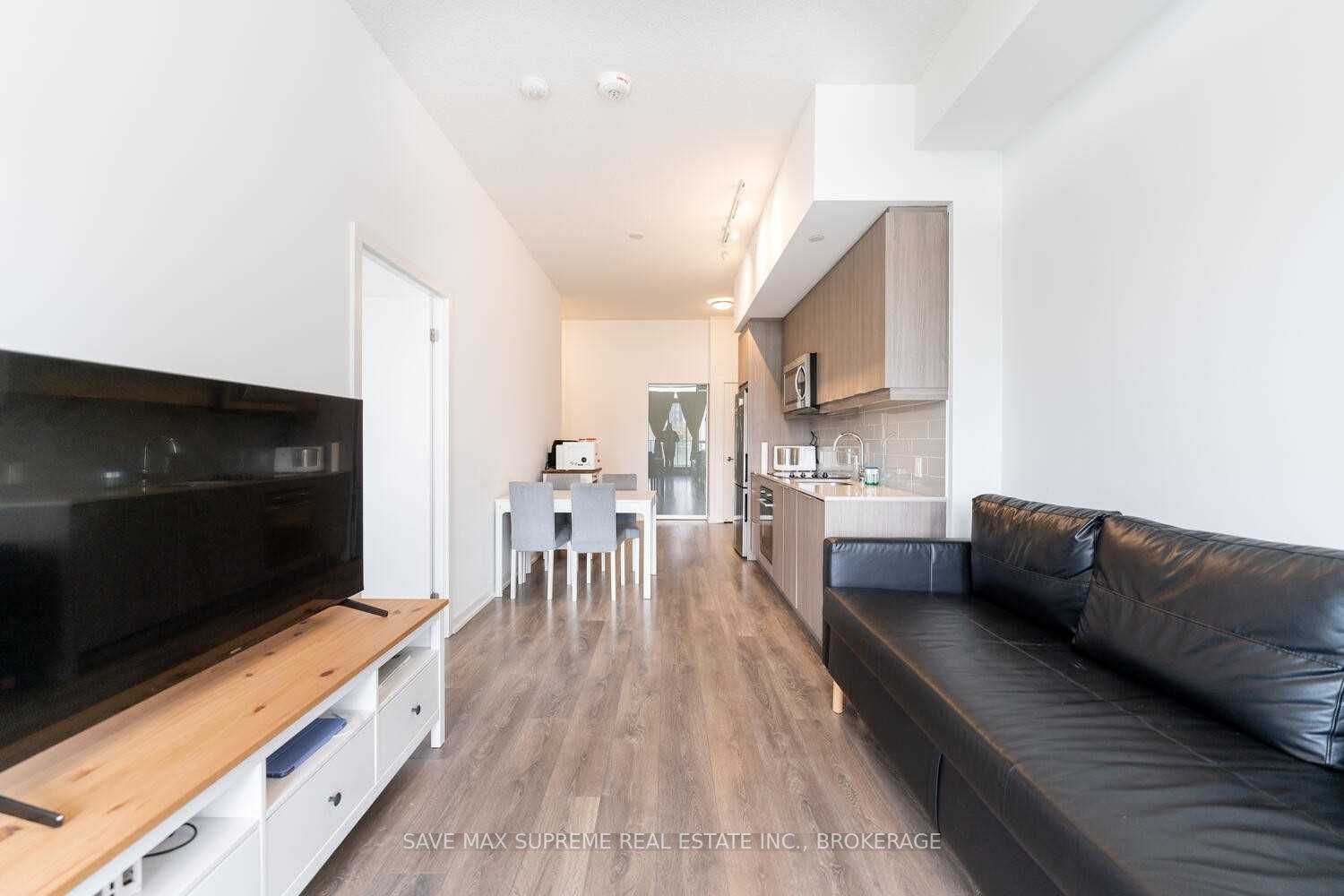 32 Forest Manor Rd, #209