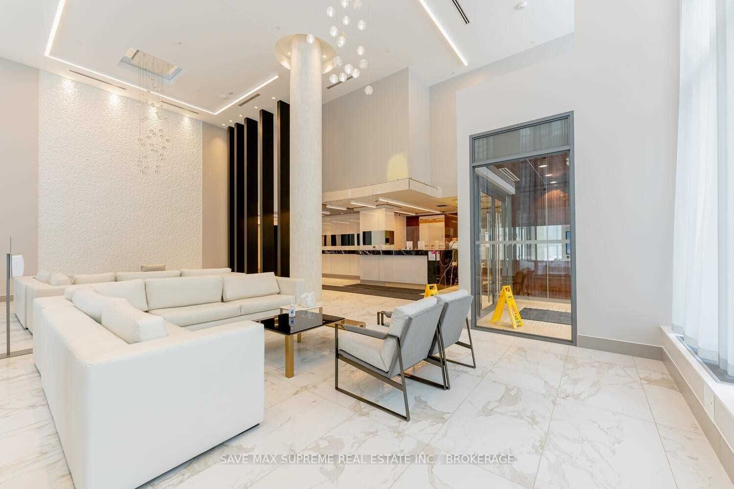 32 Forest Manor Rd, #209