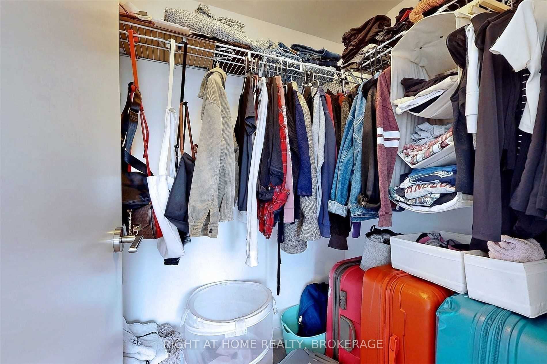 219 Dundas St E, #1709