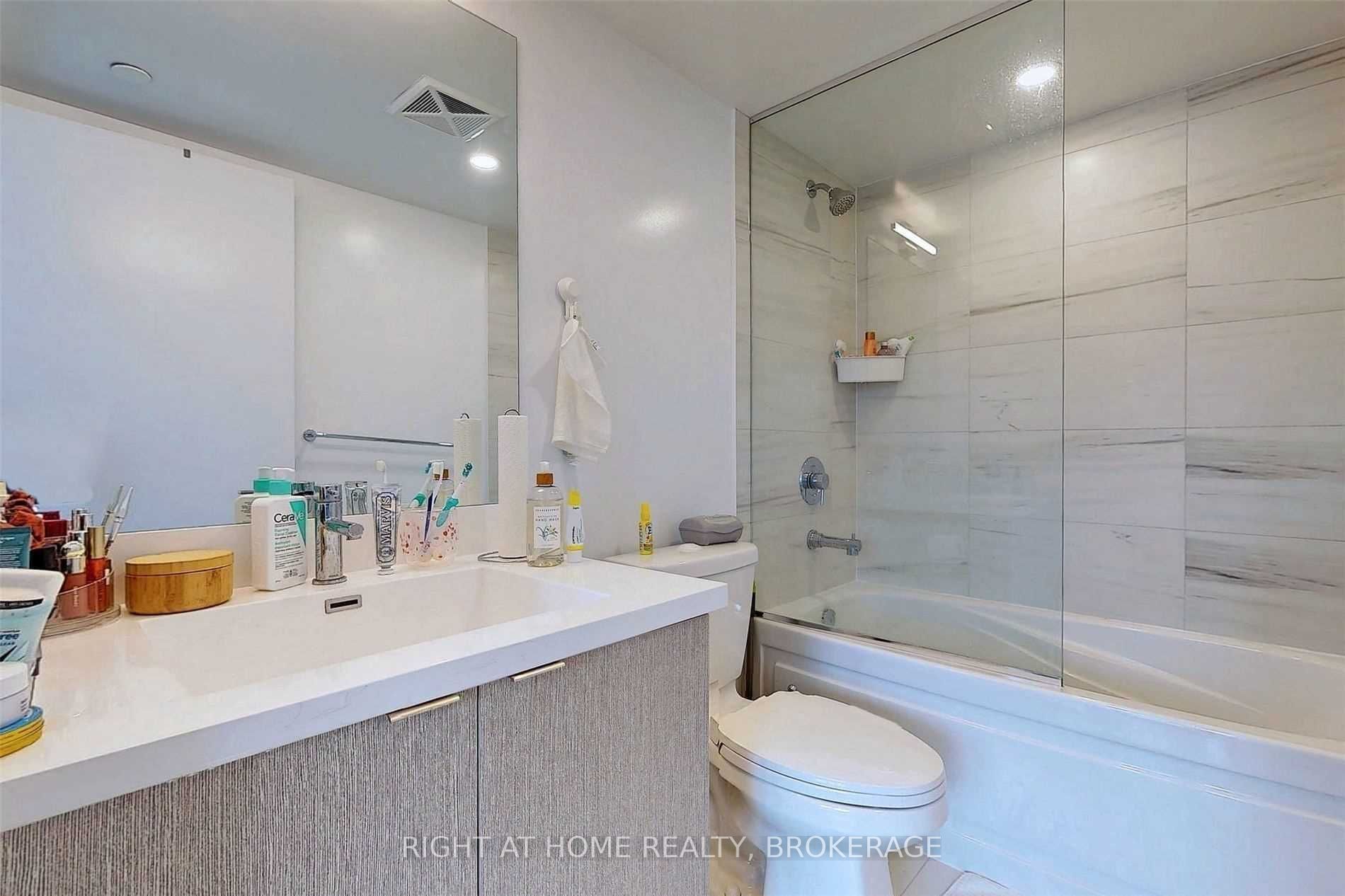 219 Dundas St E, #1709