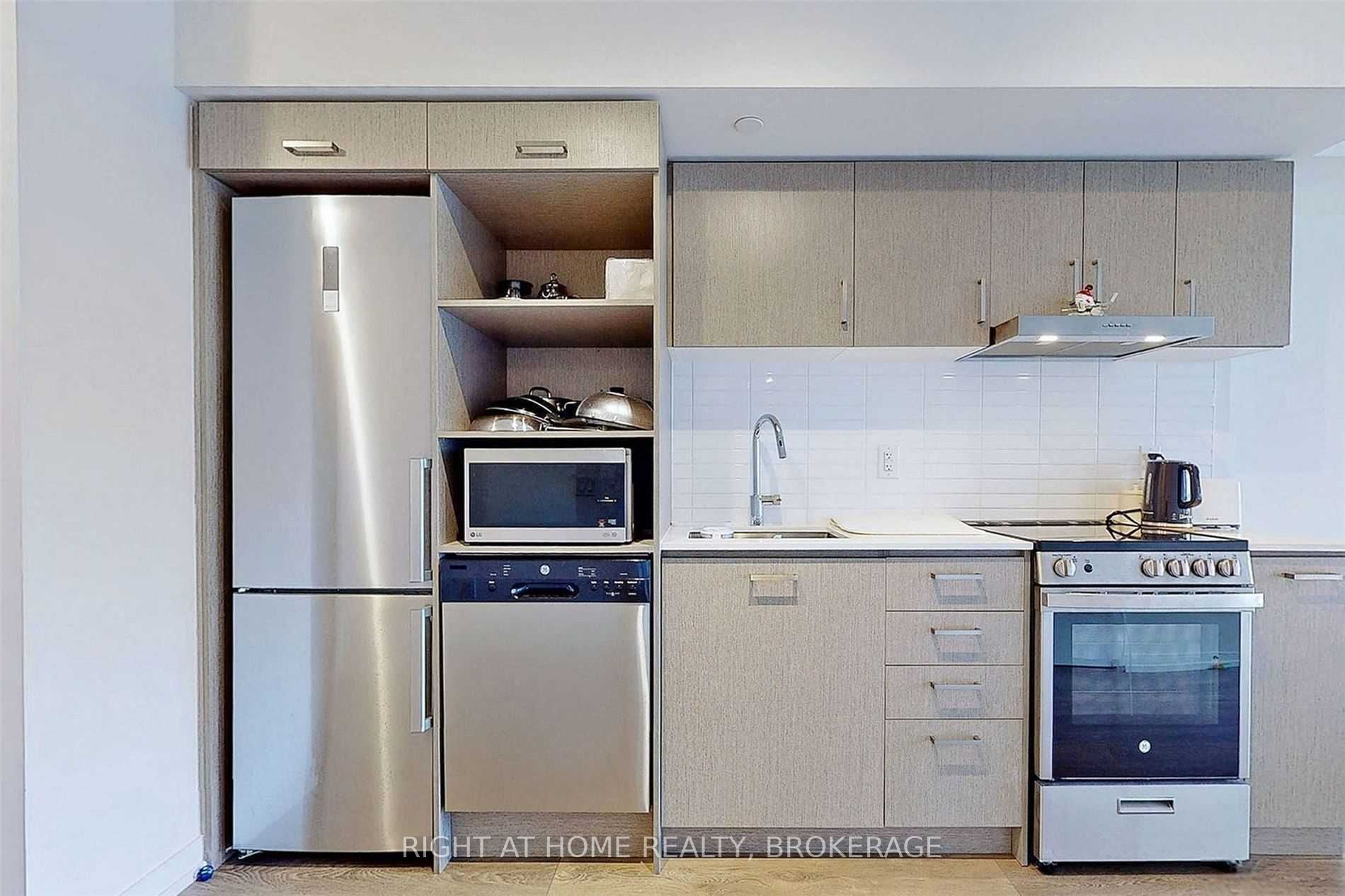 219 Dundas St E, #1709