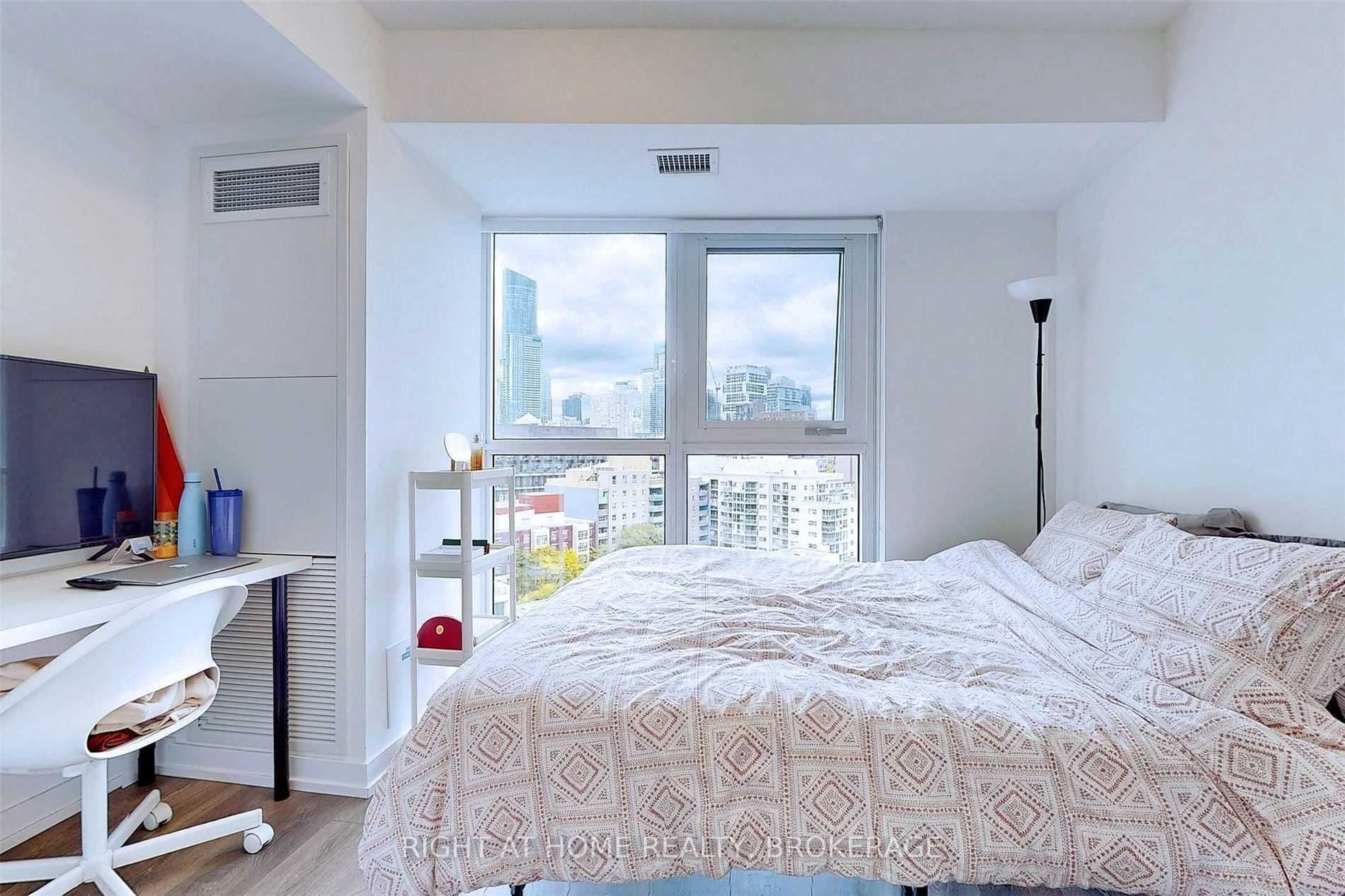 219 Dundas St E, #1709