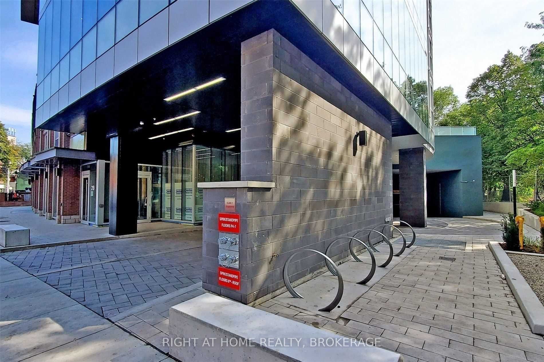 219 Dundas St E, #1709