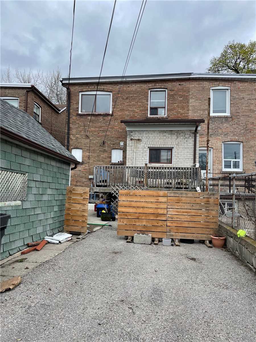 15 Regal Rd