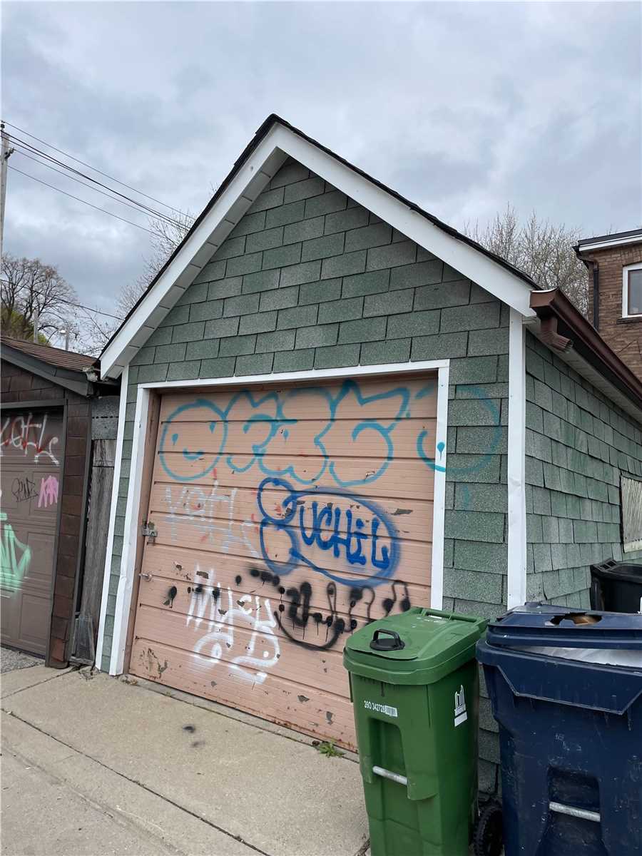 15 Regal Rd