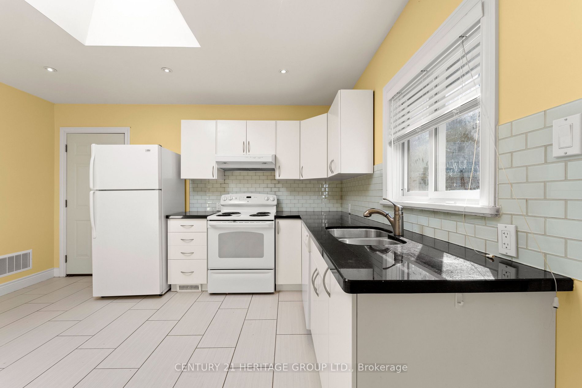 Listing C6040244 - Large Photo # 3