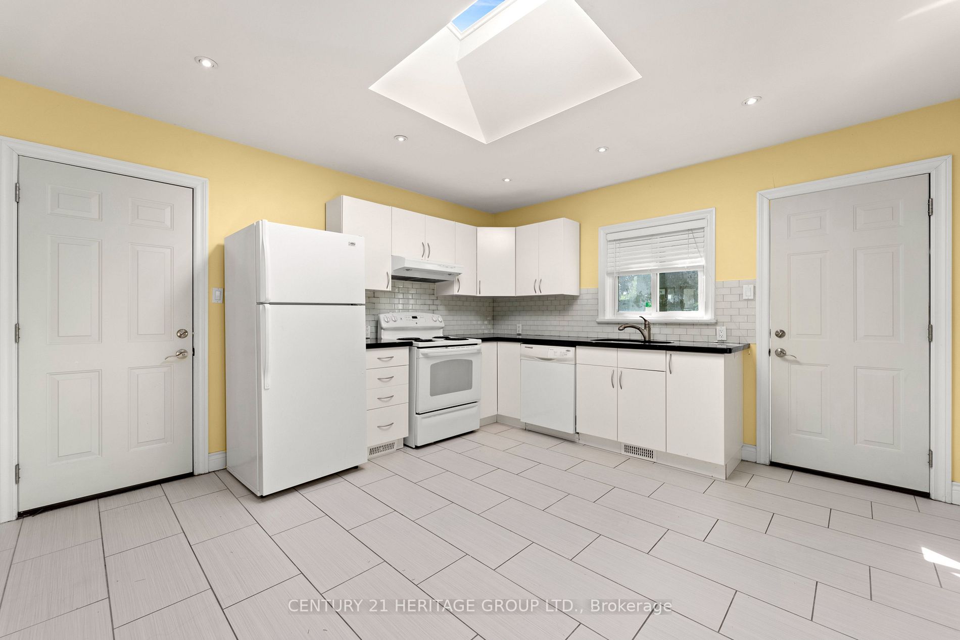 Listing C6040244 - Large Photo # 2
