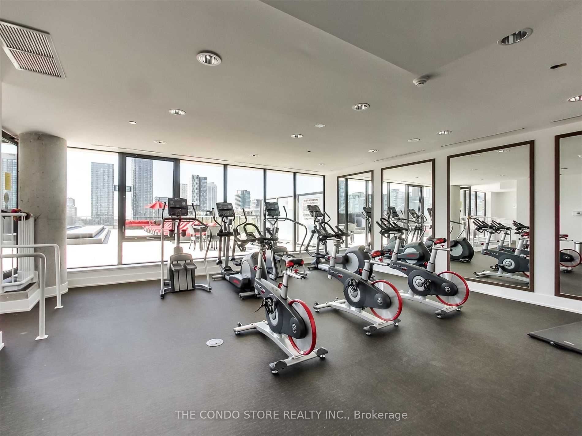 560 King St W, #527