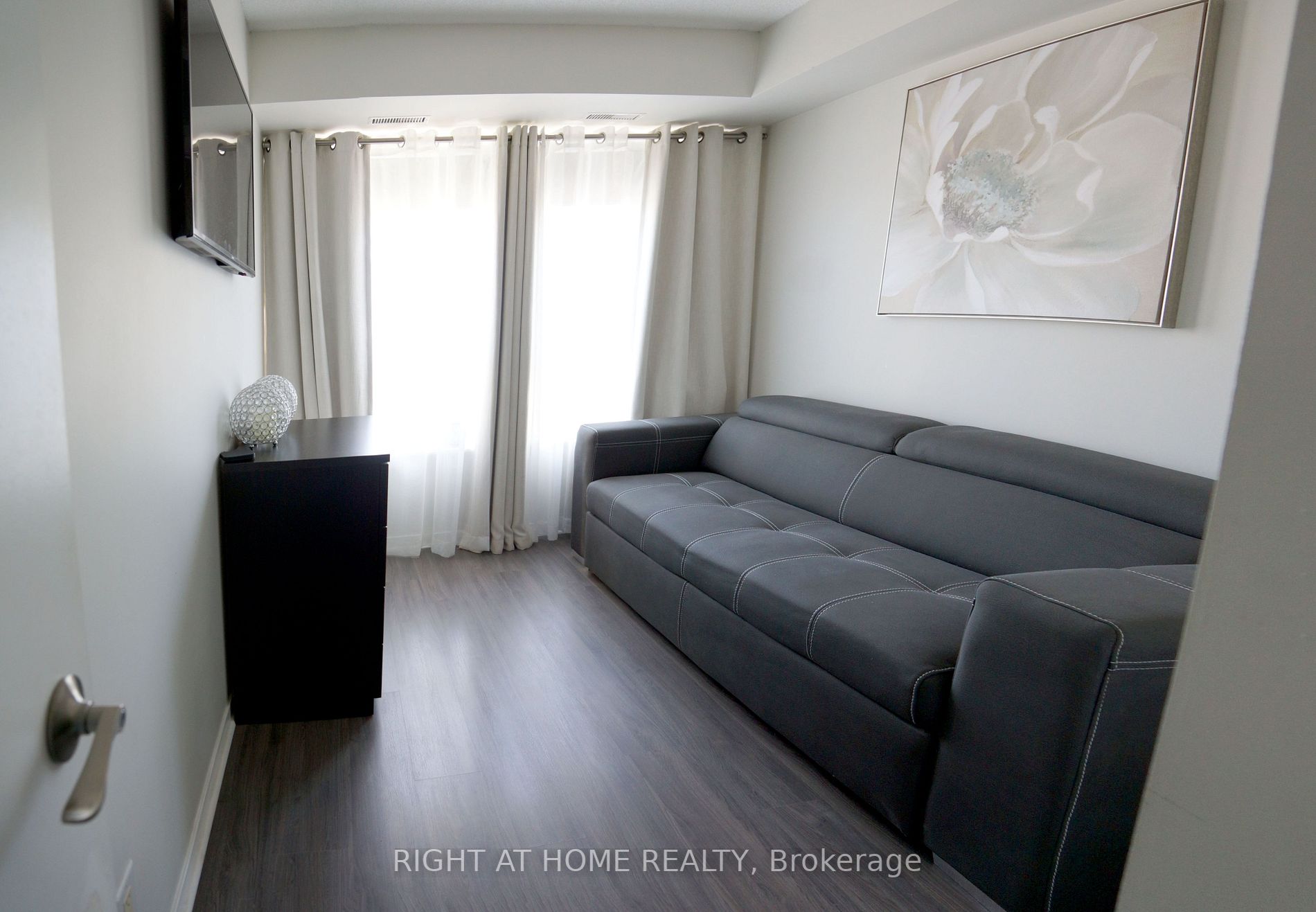 801 Sheppard Ave W, #302