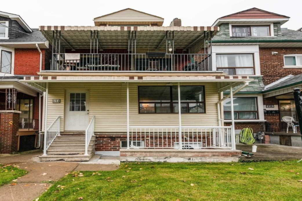 654 Crawford St, Toronto