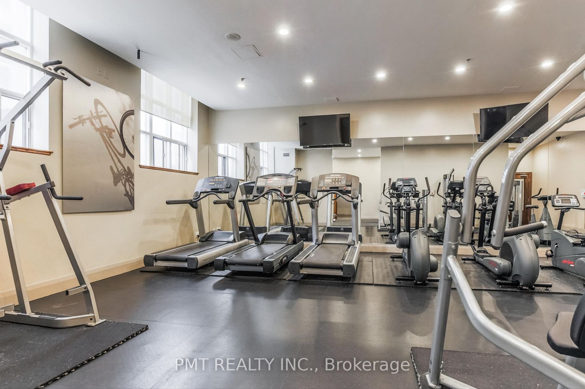 438 Richmond St W, #306