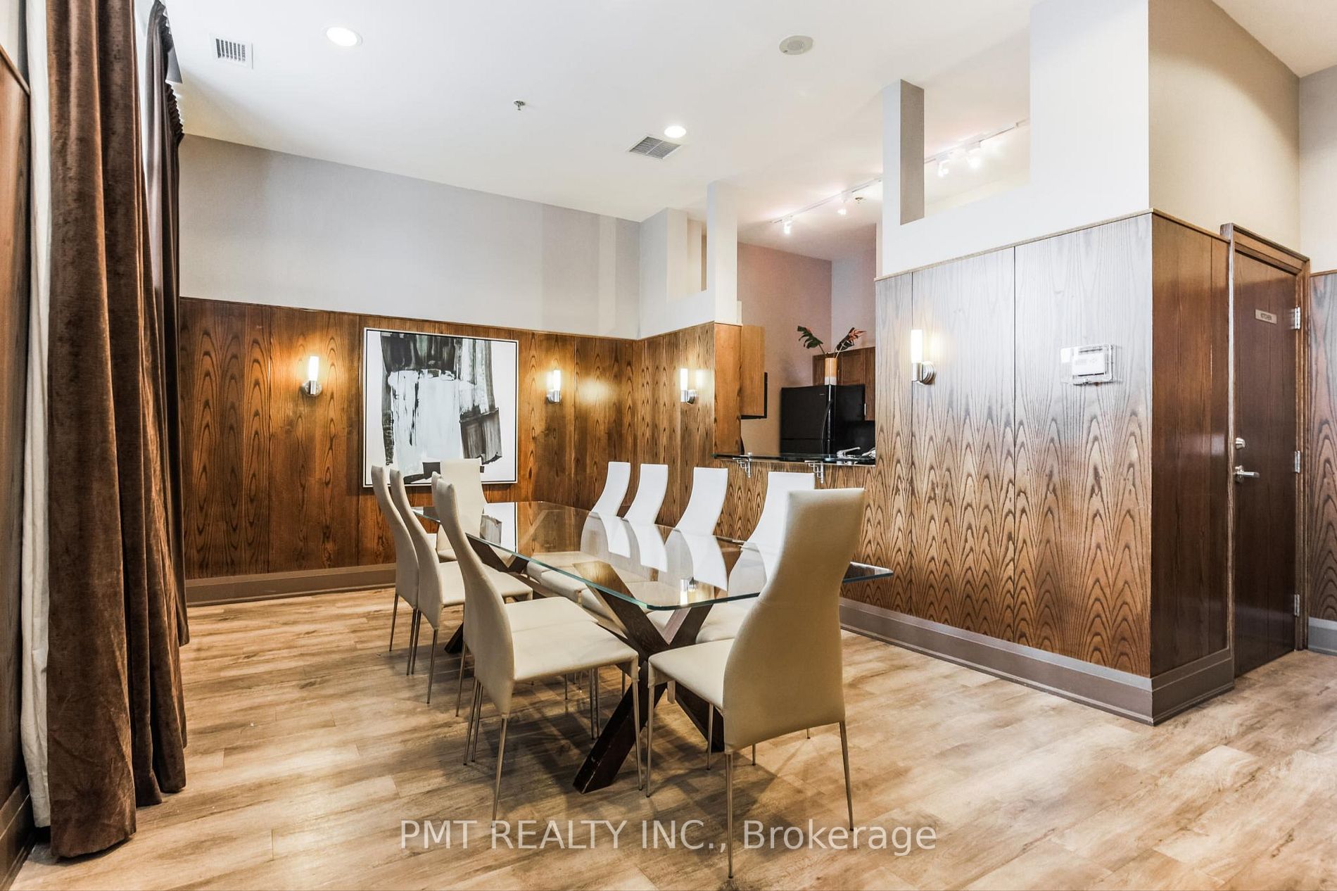 438 Richmond St W, #306