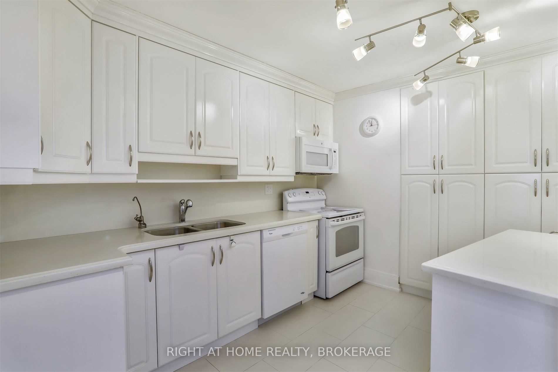 1201 Steeles Ave W, #201