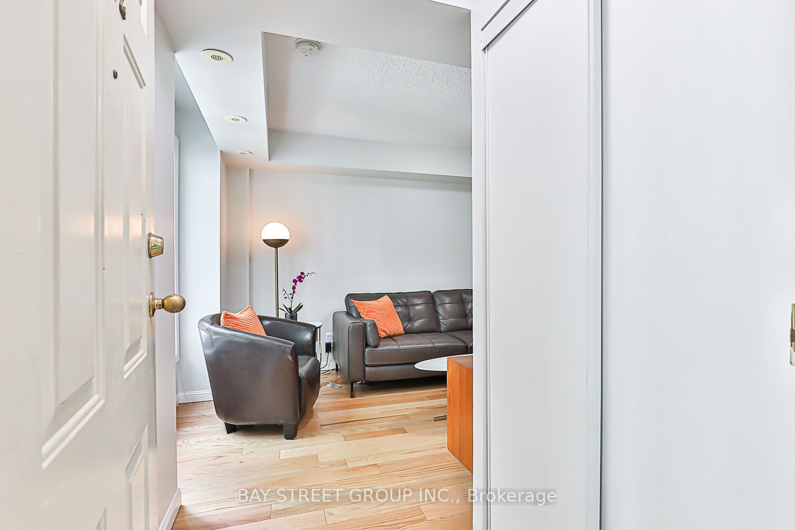 Listing C6043084 - Large Photo # 4
