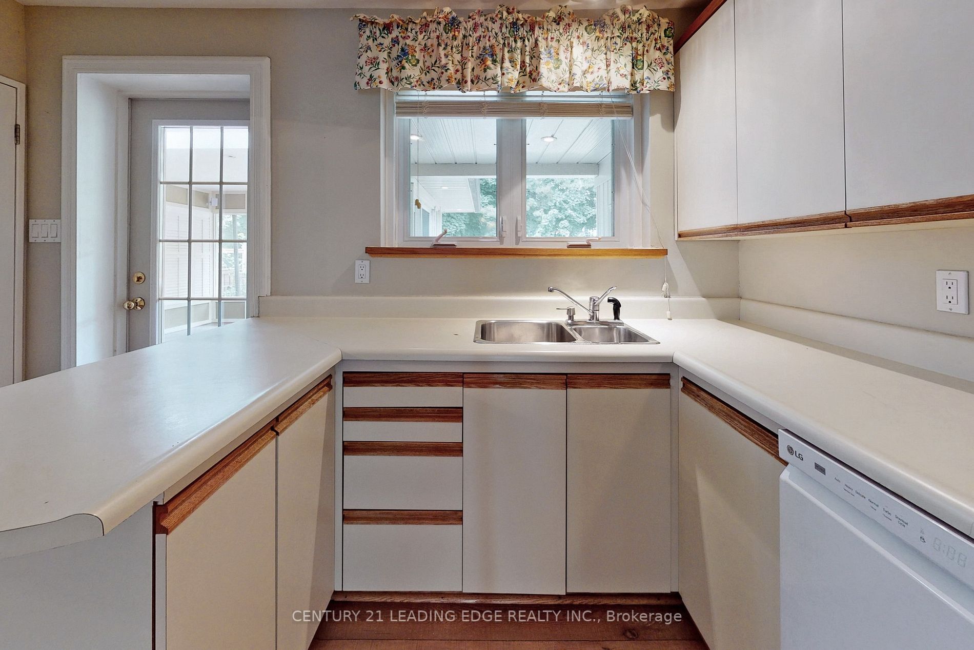 Listing C6044772 - Large Photo # 12