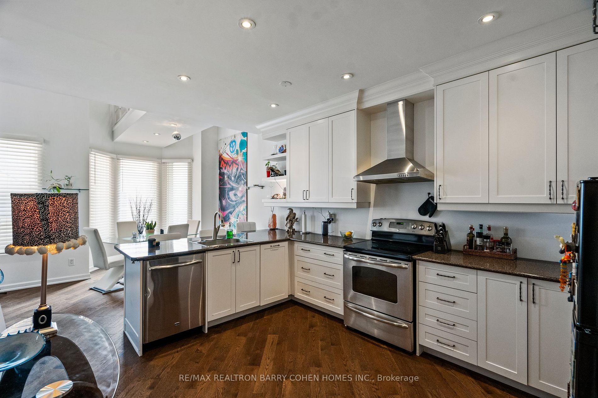 530 Richmond St W