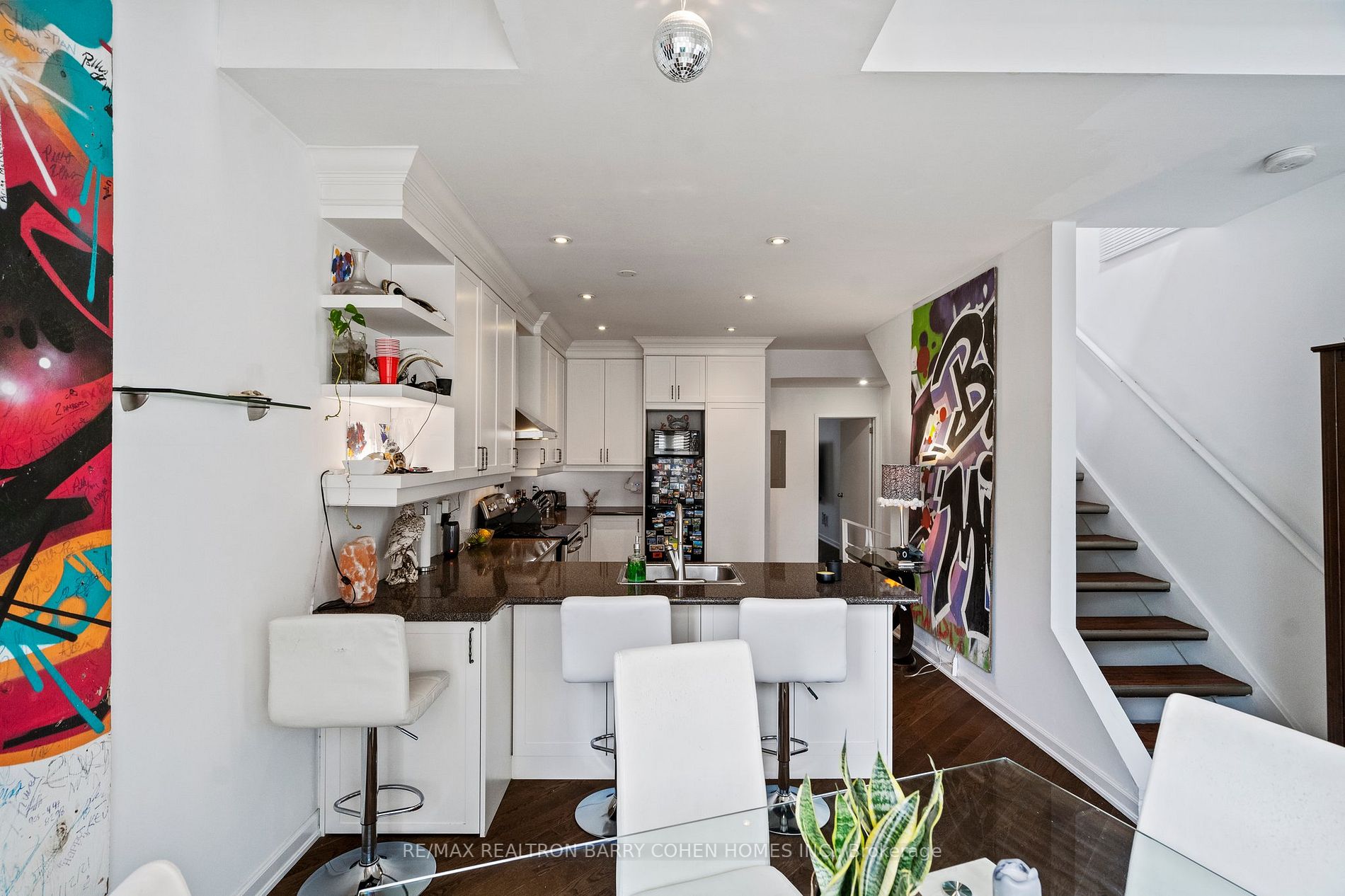 530 Richmond St W