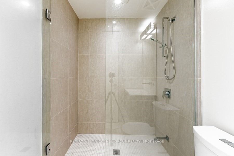 101 Charles St E, #619