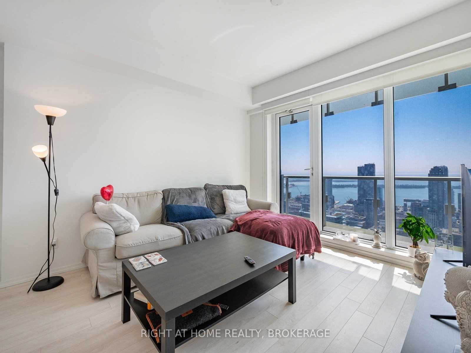 197 Yonge St, #5607