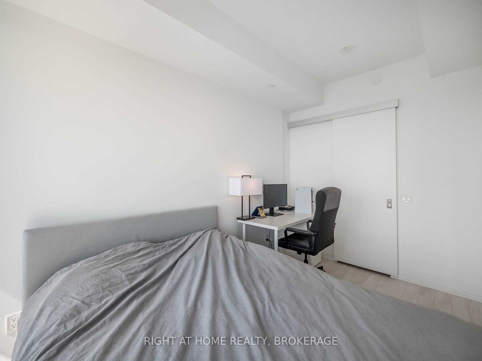 197 Yonge St, #5607