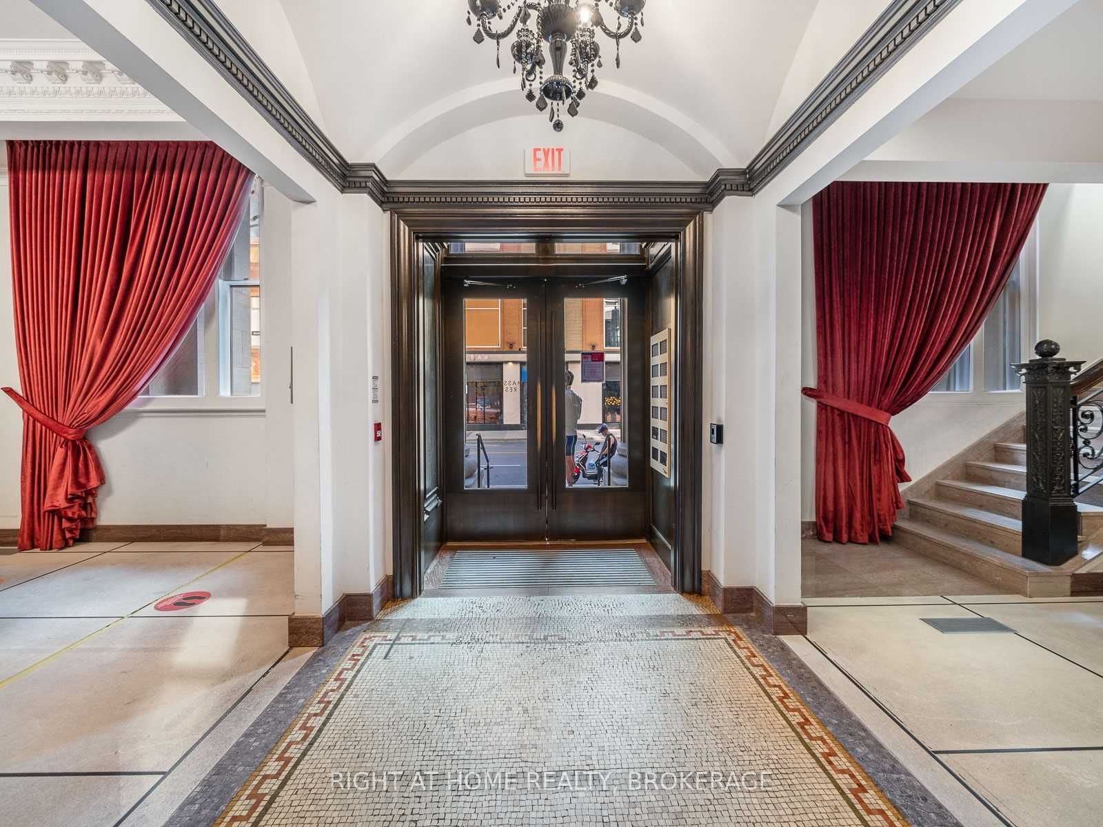 197 Yonge St, #5607