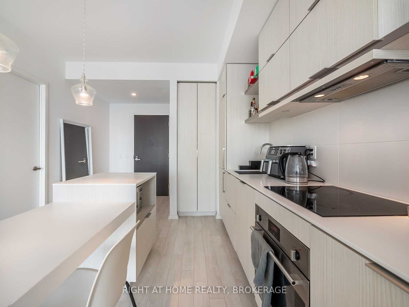 197 Yonge St, #5607