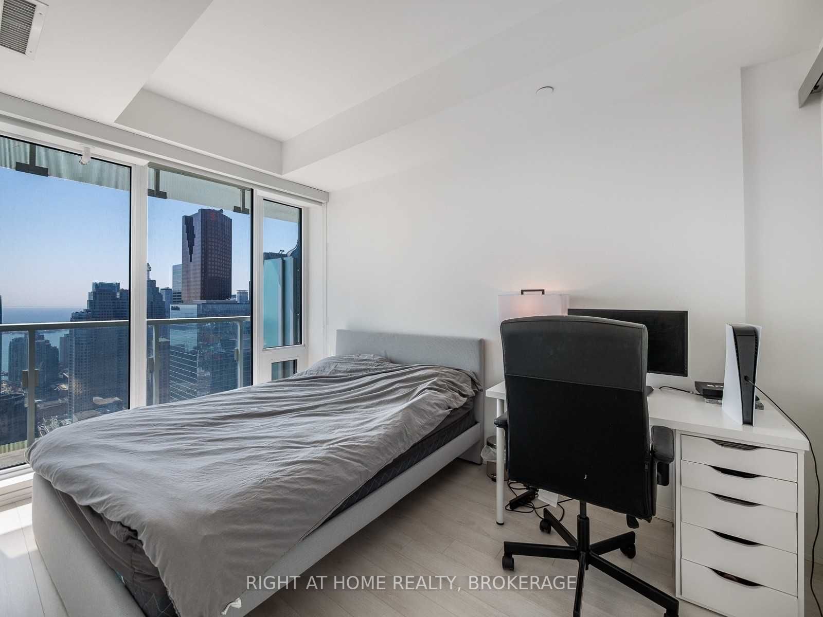 197 Yonge St, #5607