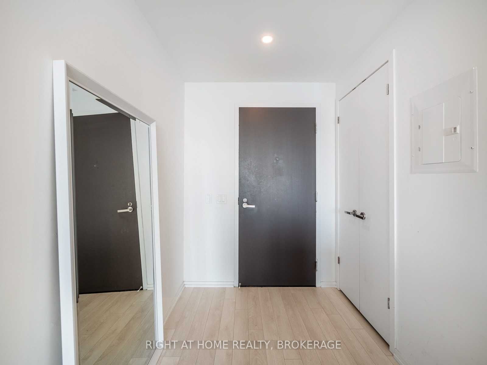 197 Yonge St, #5607