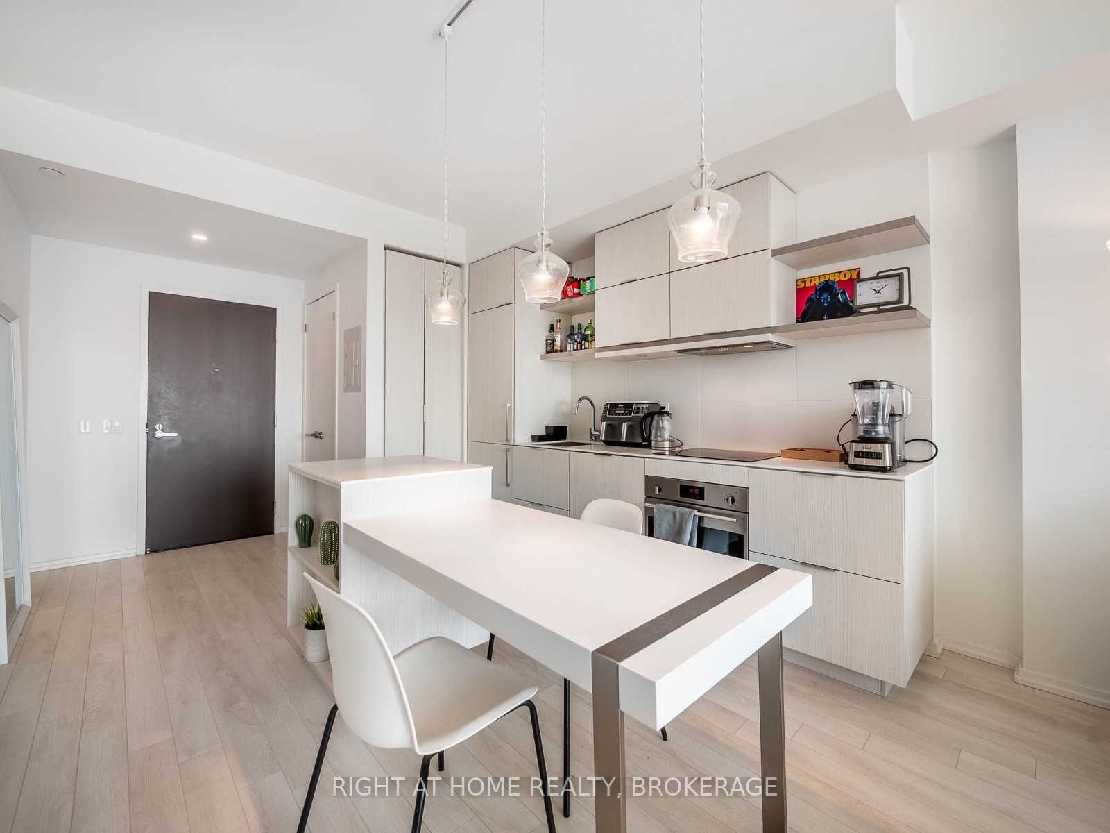 197 Yonge St, #5607