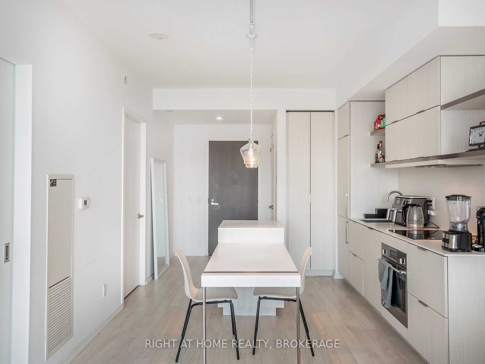197 Yonge St, #5607