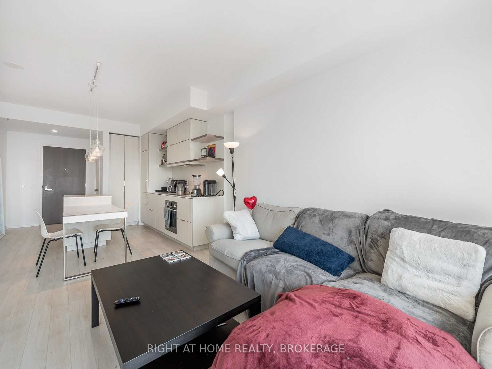 197 Yonge St, #5607