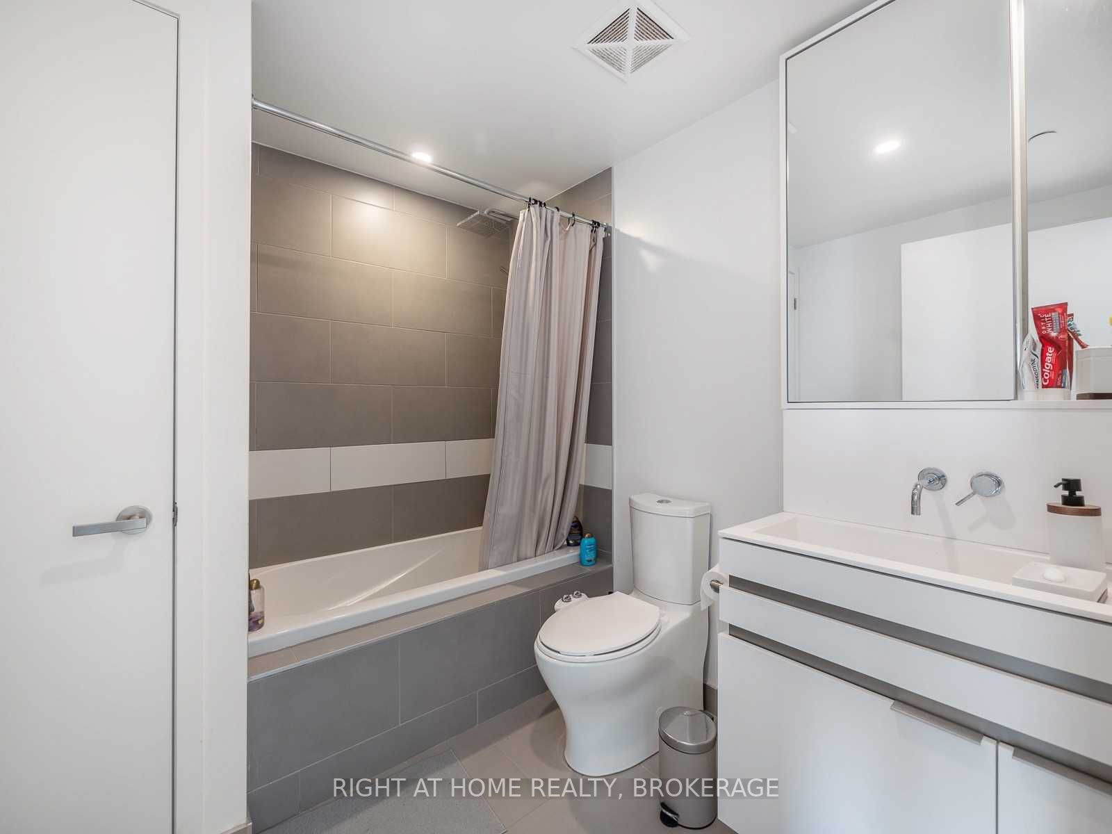 197 Yonge St, #5607