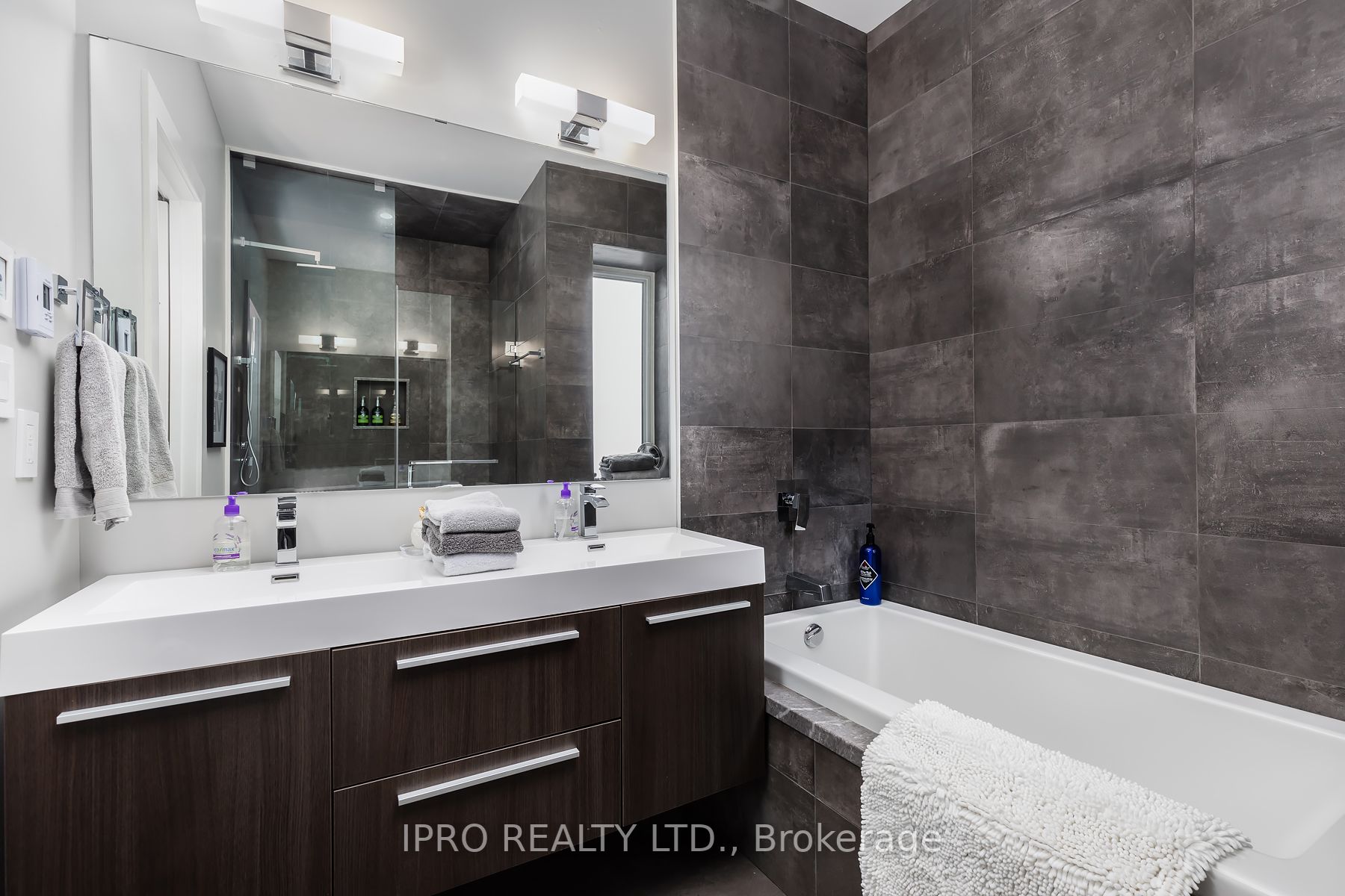Listing C6045996 - Large Photo # 14