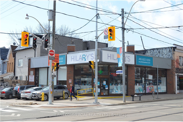 811 Dundas St W, Toronto