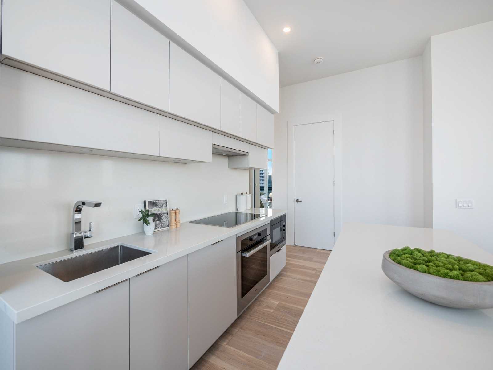 39 Roehampton Avenue, #4602
