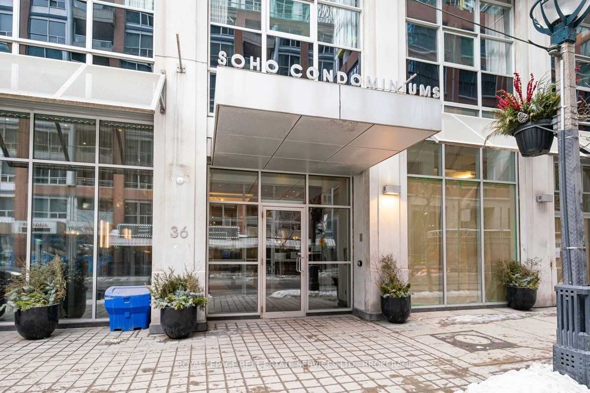 36 Blue Jays Way, #910