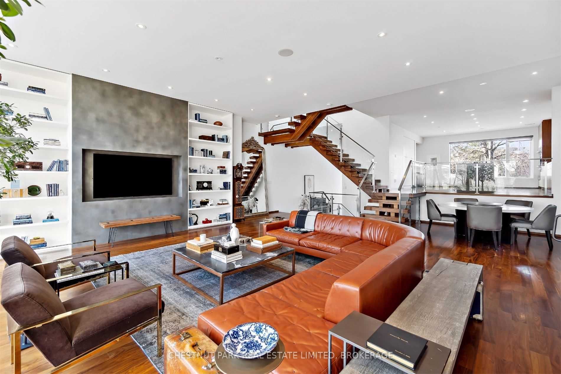 63 Douglas Cres