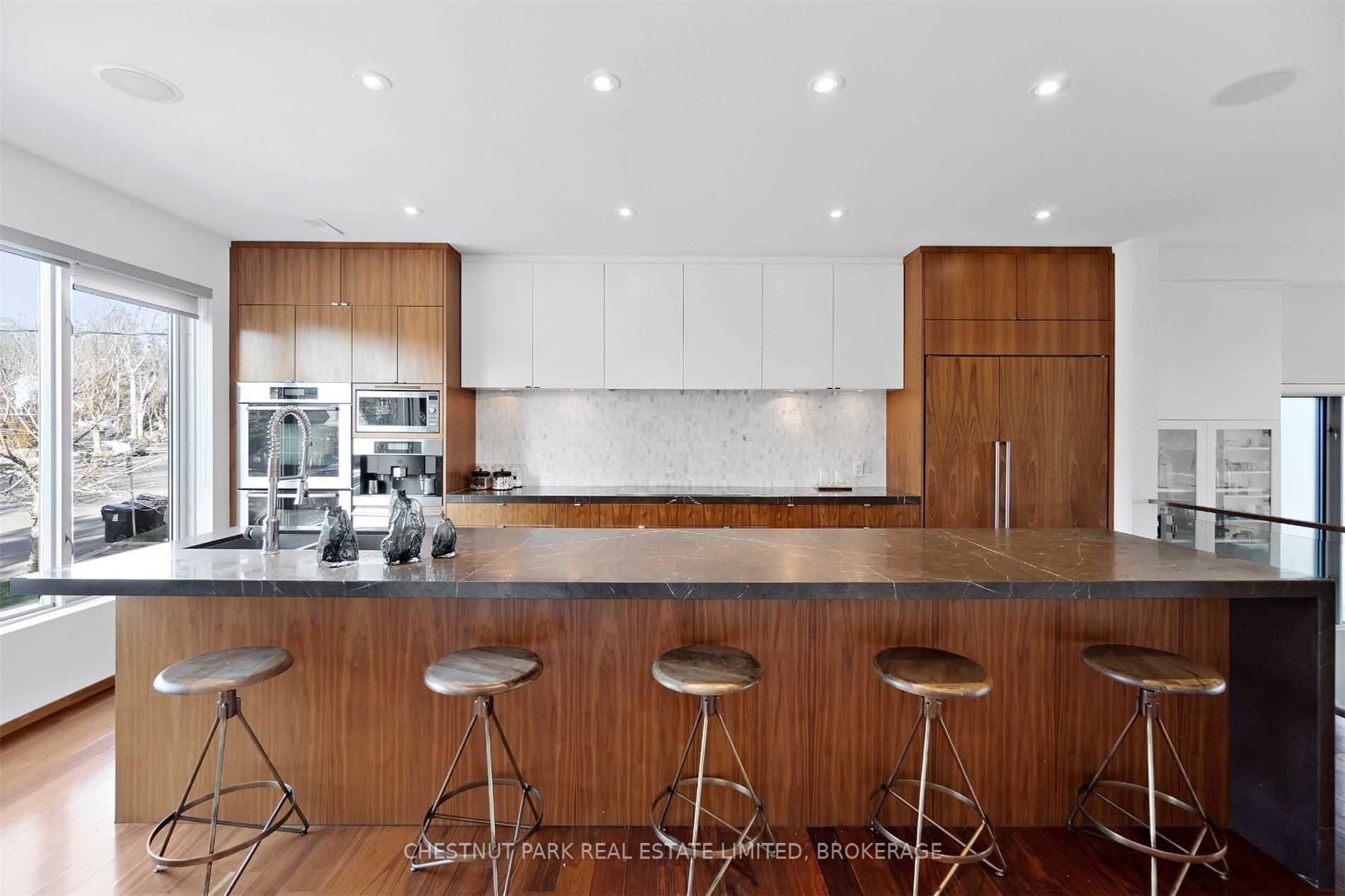63 Douglas Cres