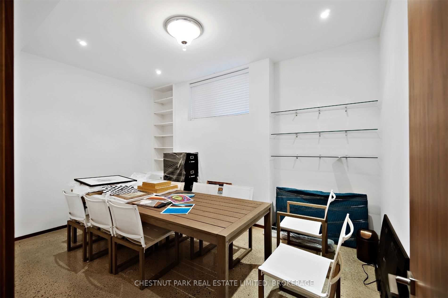 63 Douglas Cres