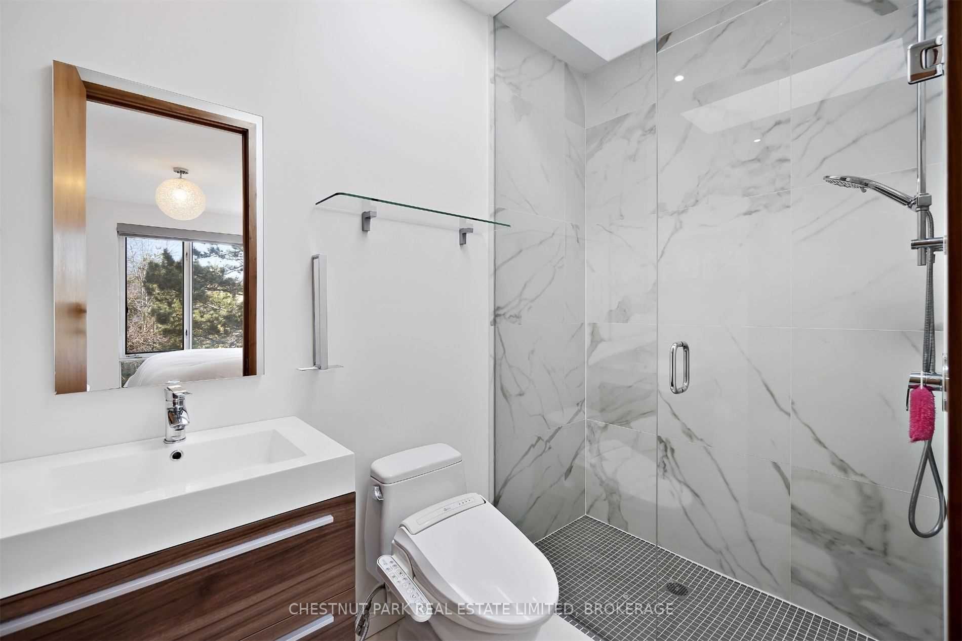 63 Douglas Cres