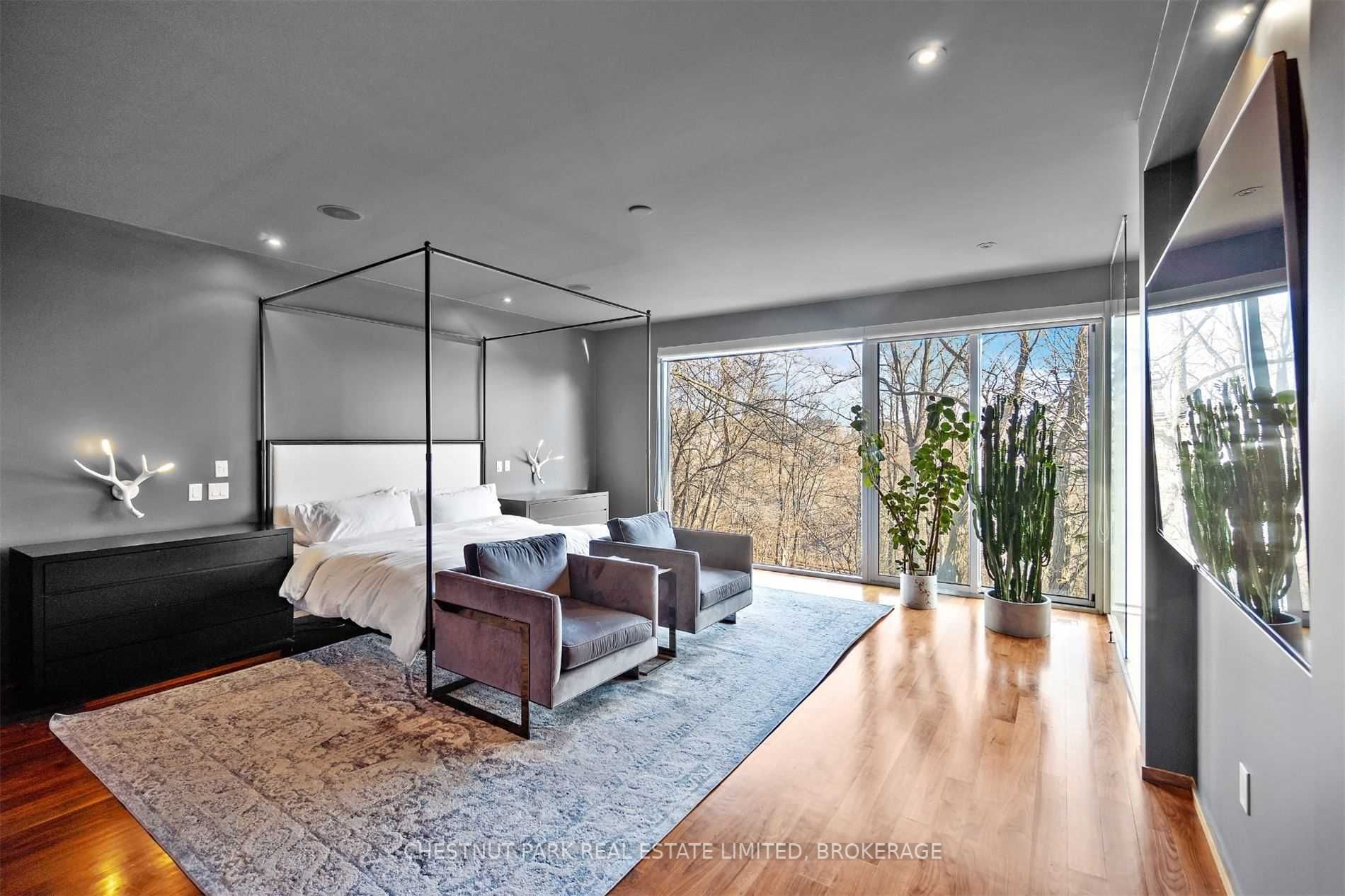 63 Douglas Cres