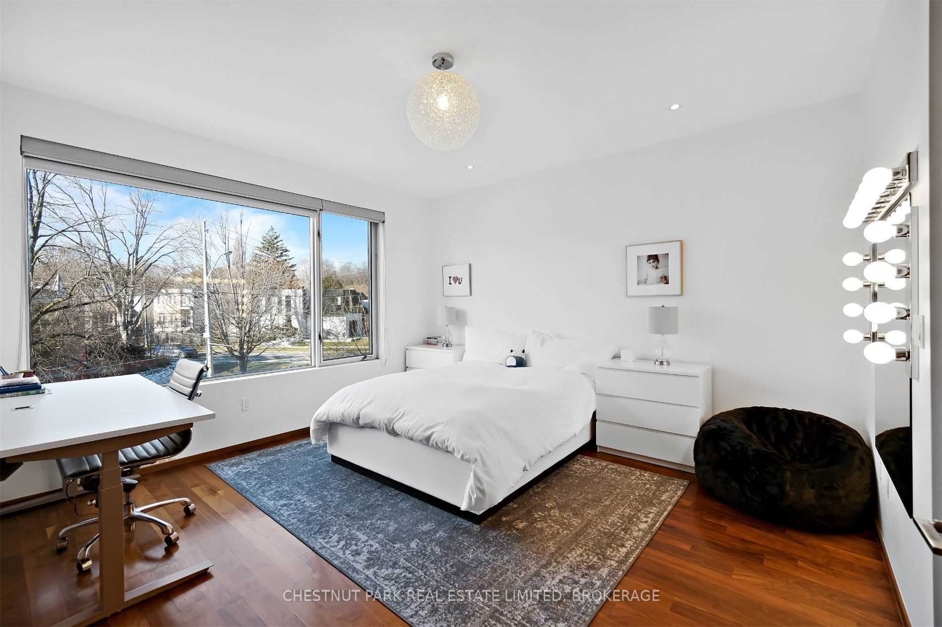63 Douglas Cres