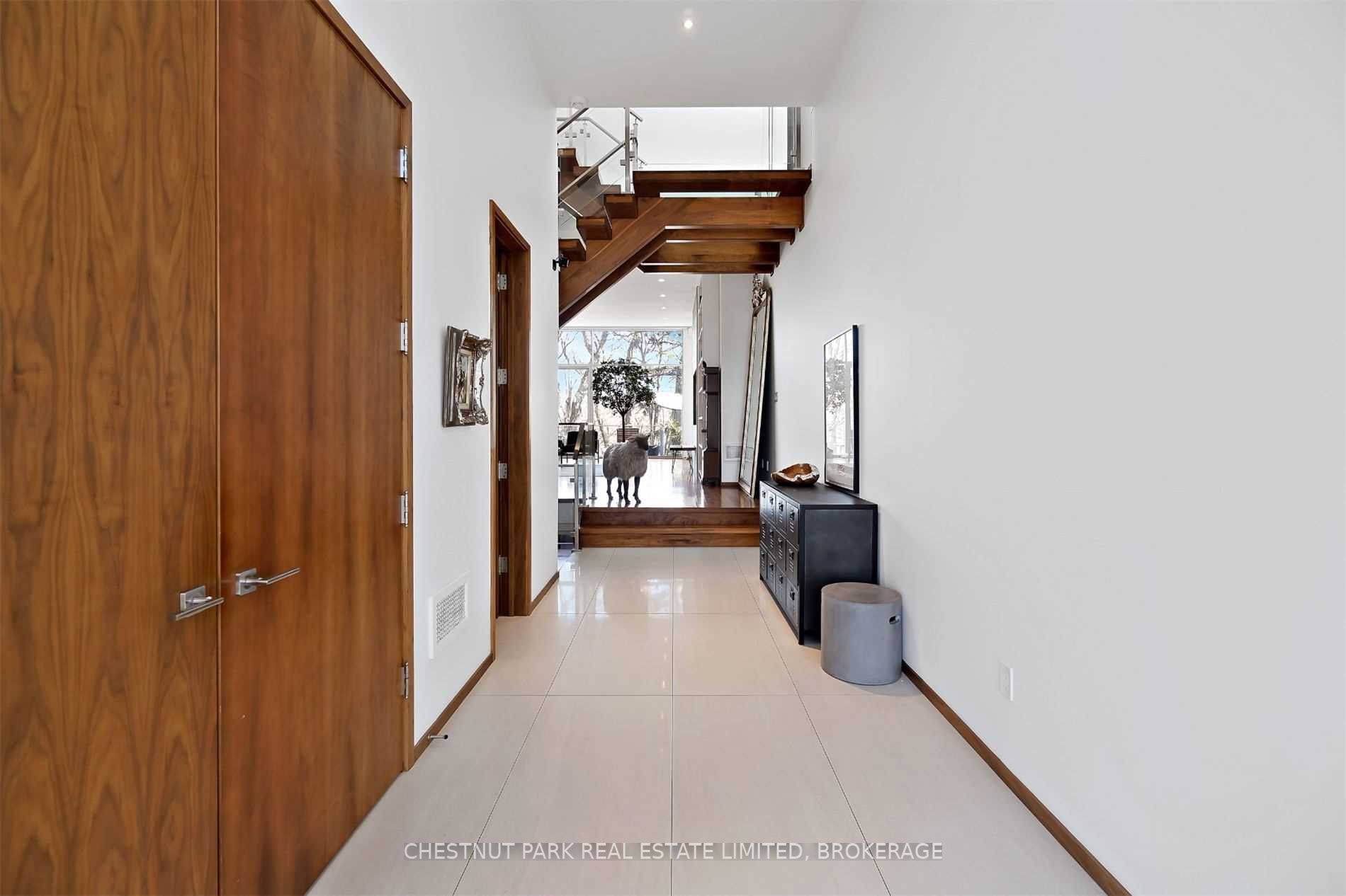 63 Douglas Cres