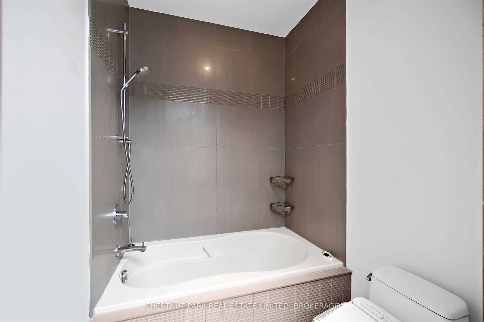 63 Douglas Cres