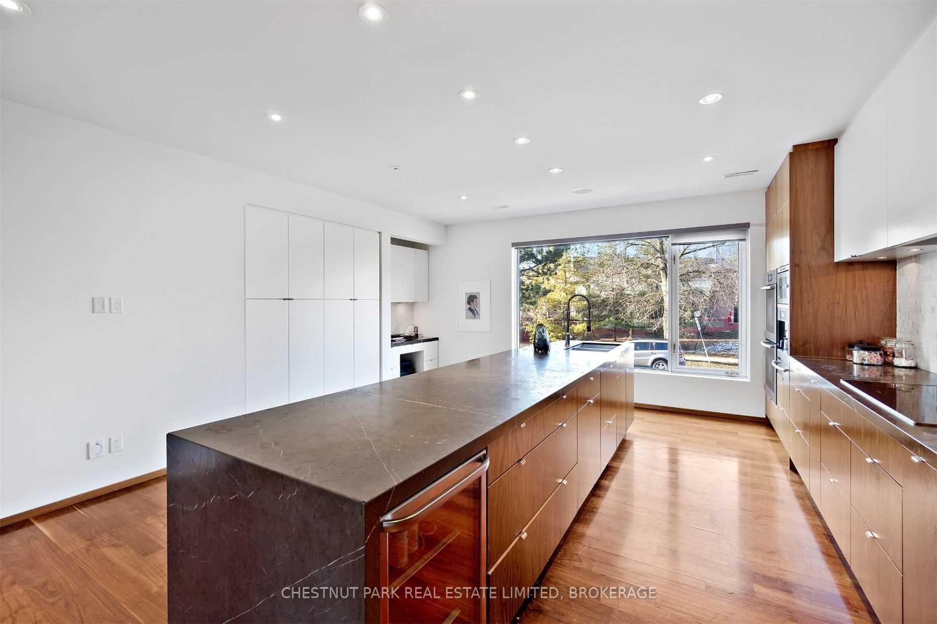63 Douglas Cres