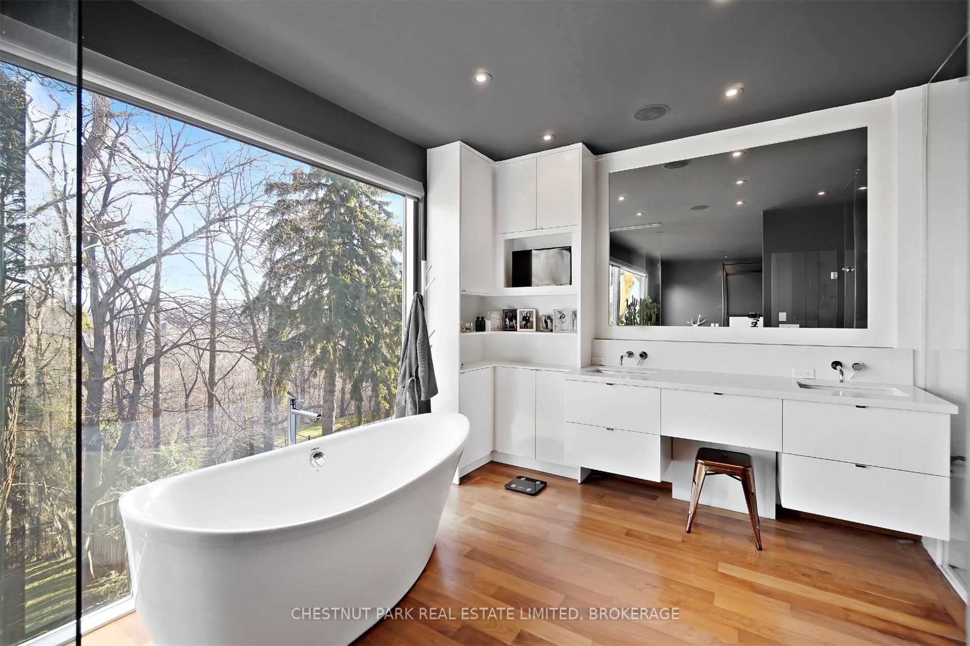 63 Douglas Cres