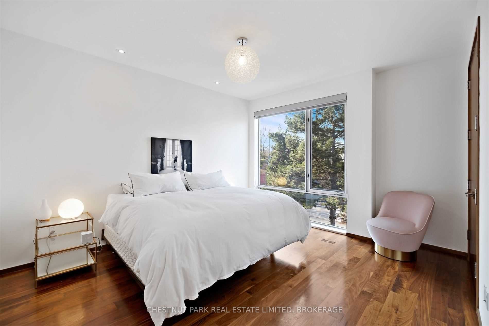 63 Douglas Cres